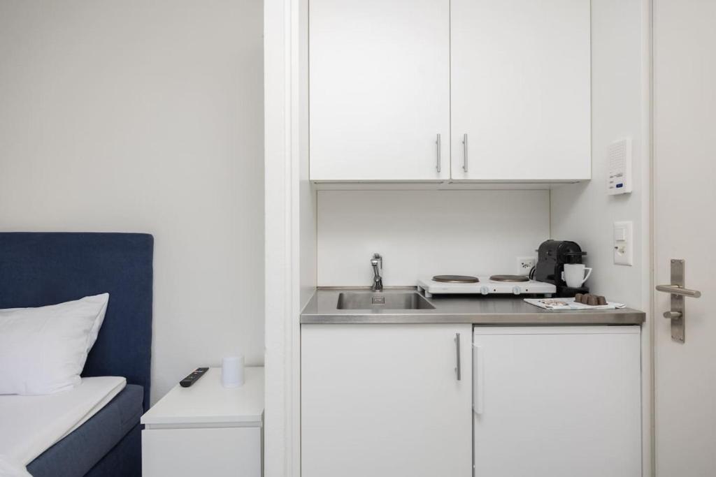 Urban Oasis with Queen Bed and View BE-19 - Resim 14