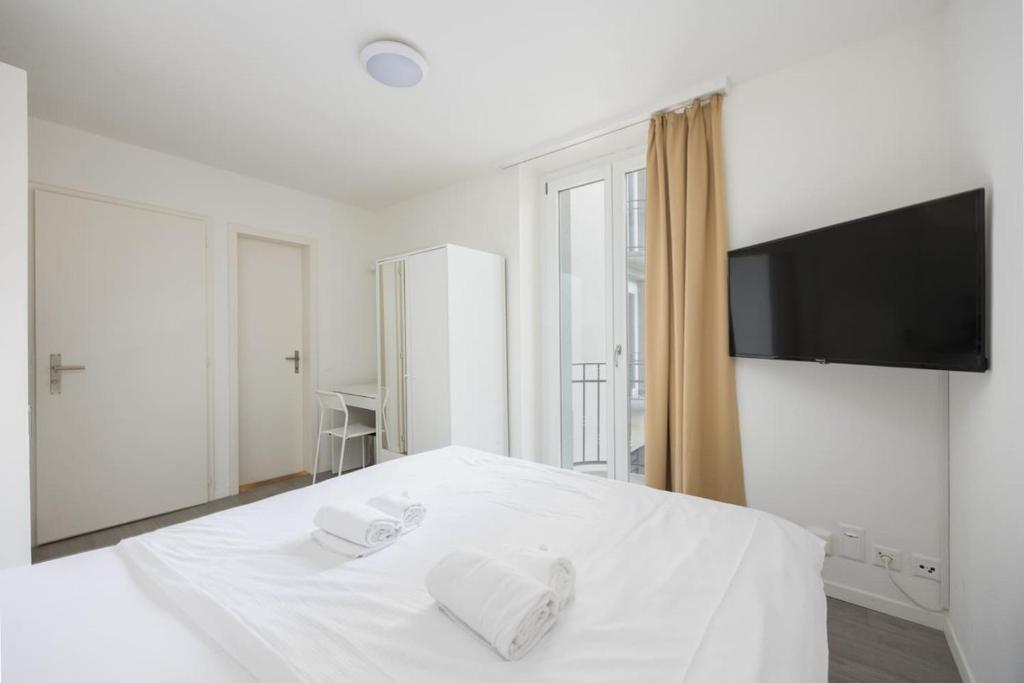 Urban Oasis with Queen Bed and View BE-19 - Resim 7