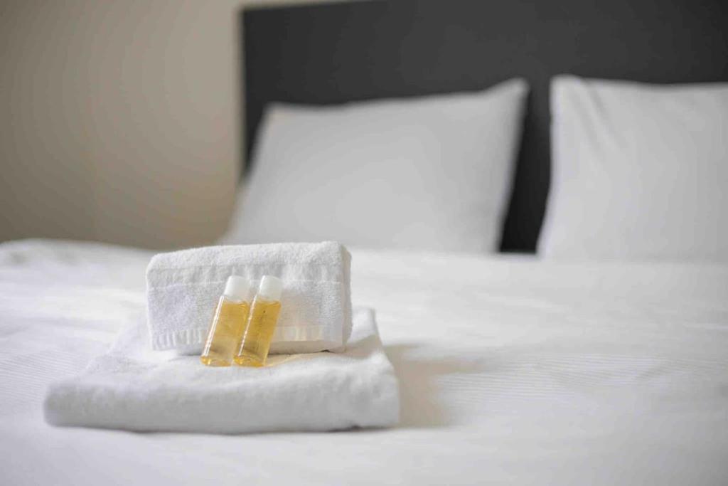 Urban Oasis with Queen Bed and View BE-33 - Resim 9