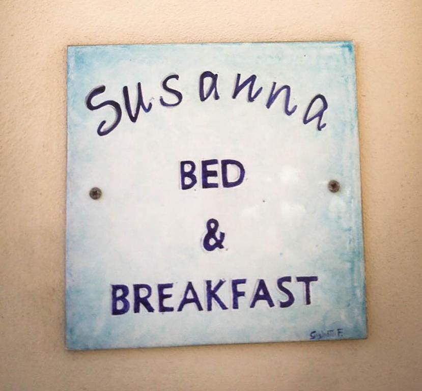 a sign on a wall that says swimamn a bed and breakfast at B&B Villa Susanna in Civitavecchia