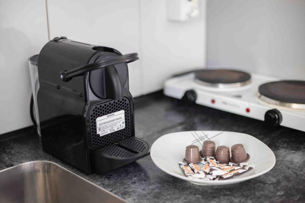 Urban Oasis with Queen Bed and View BE-32 - Resim 4