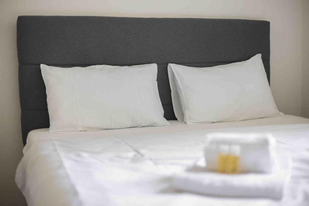 Urban Oasis with Queen Bed and View BE-12 - Resim 9