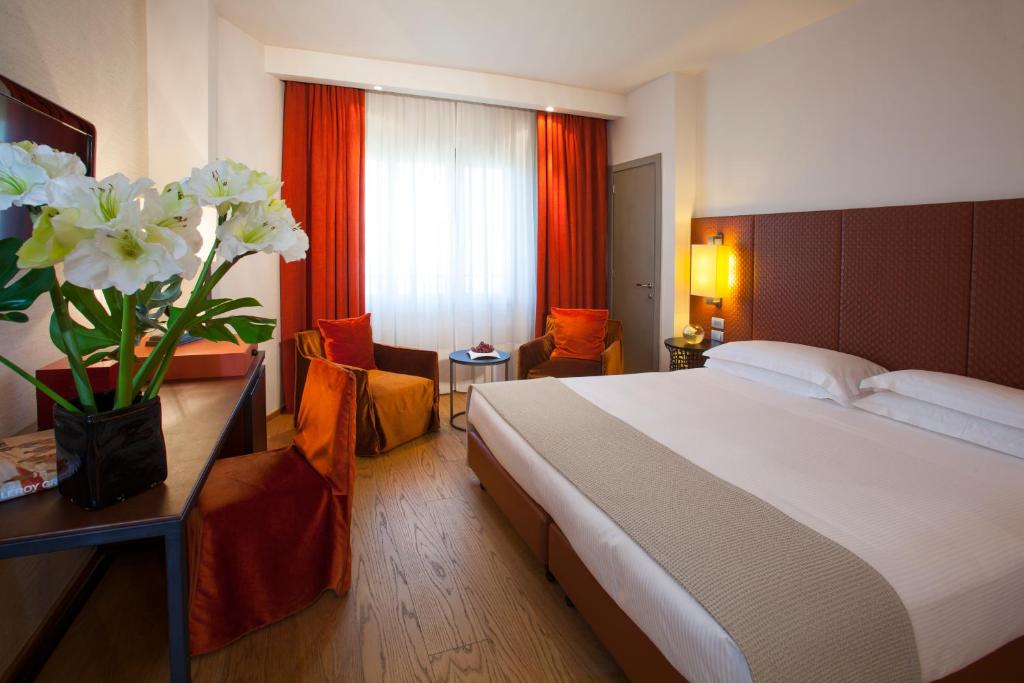 Postel nebo postele na pokoji v ubytování Starhotels Michelangelo Florence