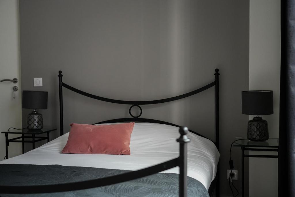 Postel nebo postele na pokoji v ubytování Celenya Hôtel