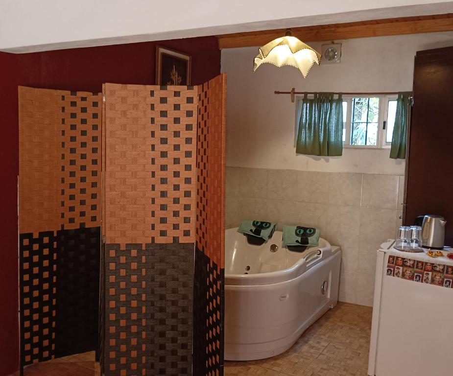 Phòng tắm tại Entre naturaleza a 1 cuadra de la playa/Jacuzzi