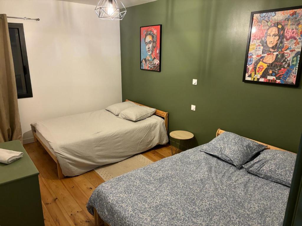 Postel nebo postele na pokoji v ubytování Maison de charme avec piscine