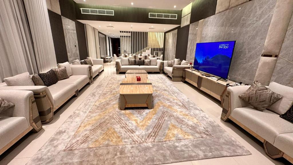 Posezení v ubytování Luxury Villa sea view and free paddle boat - Al Dana Island Fujairah