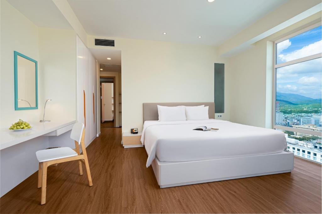 2 Bedroom Deluxe Club Suite Mountain View