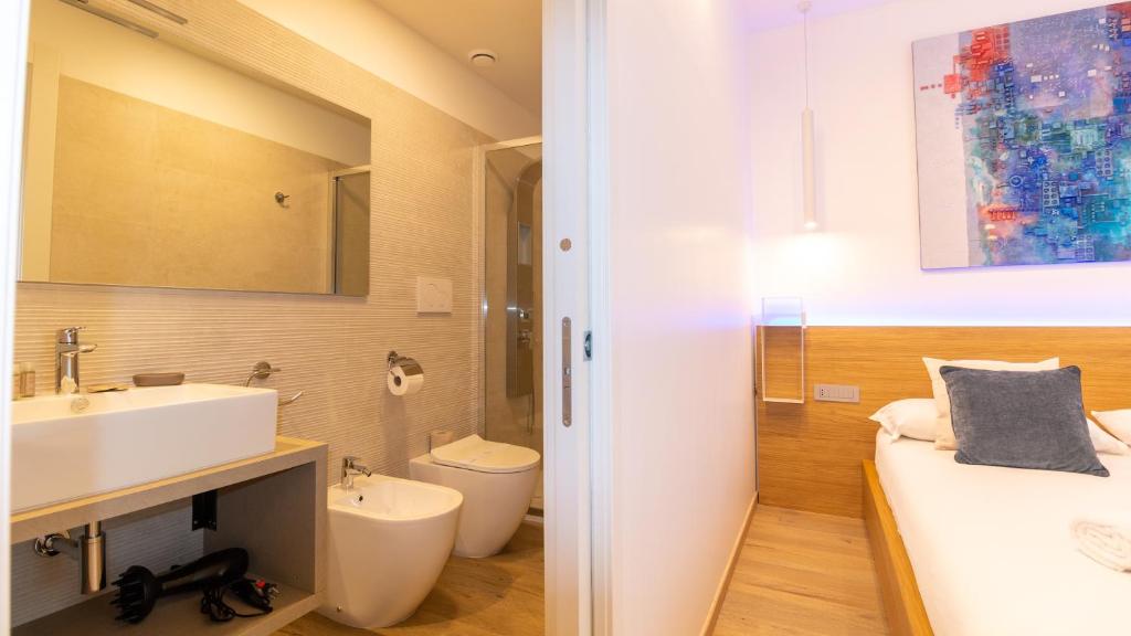Galleria Roma Art Guesthouse - Tweepersoonskamer Met Balkon