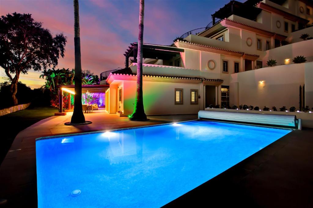 Πισίνα στο ή κοντά στο Exceptional 3-Bedroom Apartment with Private Pool in the San Roque Club