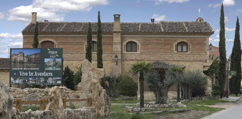 A garden outside Hotel BOUTIQUE HOCES DEL DURATON