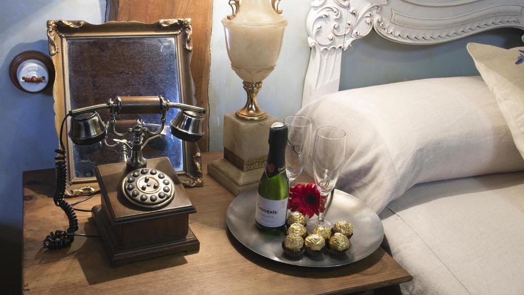 A bed or beds in a room at Hotel BOUTIQUE HOCES DEL DURATON