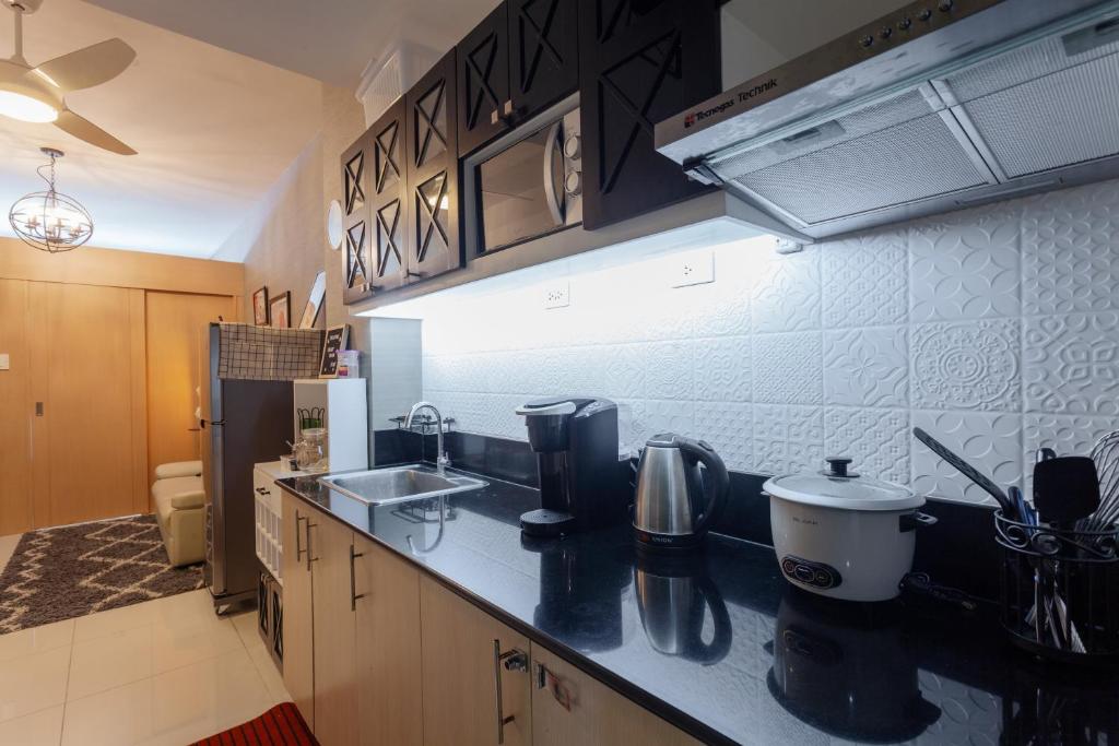 Kuchyň nebo kuchyňský kout v ubytování Room 2222 - Tagaytay, PH