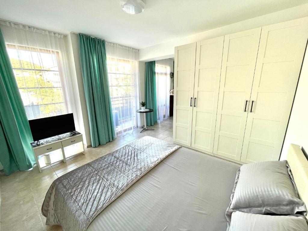 Ένα ή περισσότερα κρεβάτια σε δωμάτιο στο Style Apartment in Sveti Vlas ( Kompleks Morski Far )