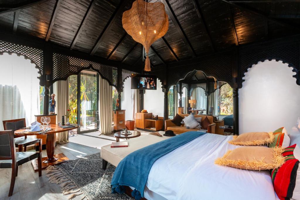 Postel nebo postele na pokoji v ubytování Palais Mirage d'Atlas, Hôtel de Luxe & Spa
