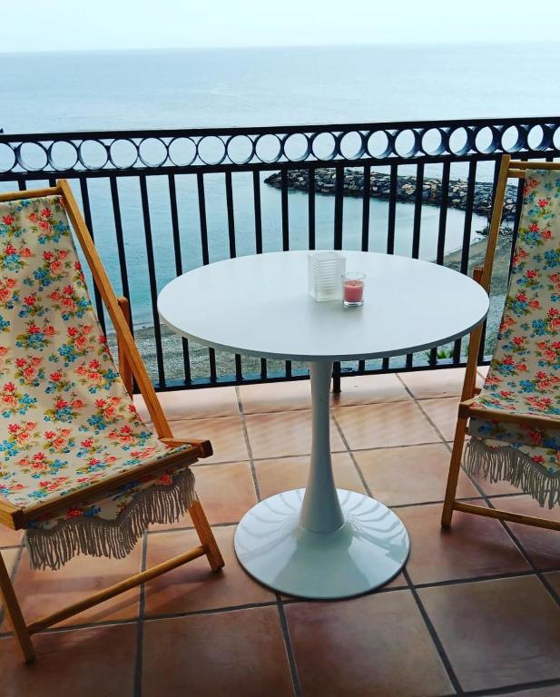a white table and two chairs on a balcony at BALCON PLAYA Y PISCINA Velimar PONDOS in Almuñécar