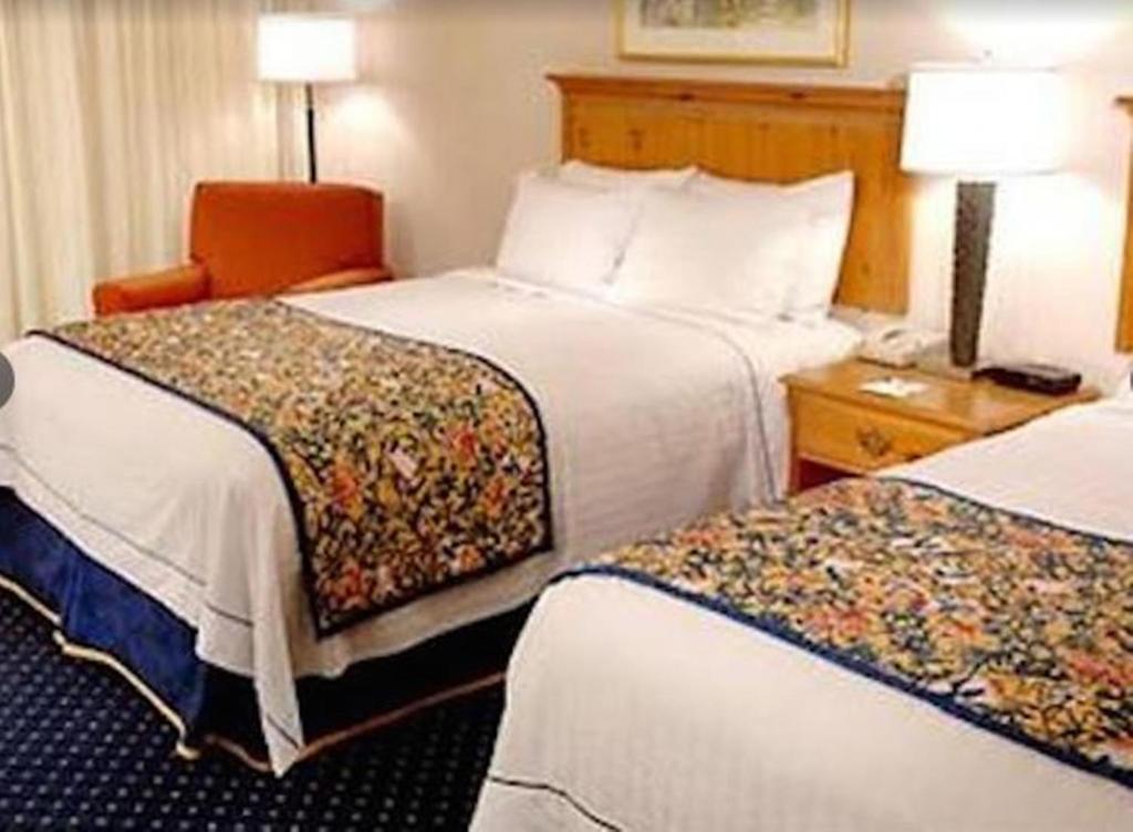 Postel nebo postele na pokoji v ubytování Courtyard by Marriott Buffalo Amherst/University