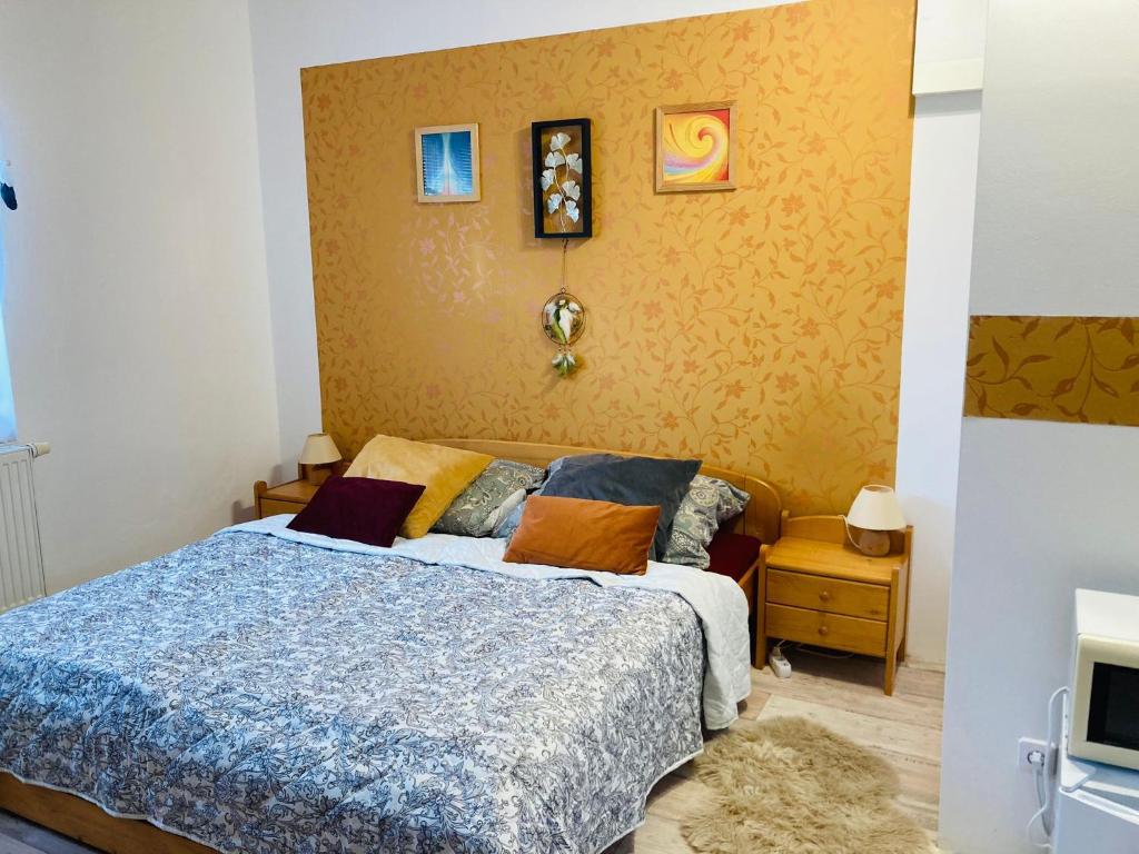 Postel nebo postele na pokoji v ubytování Apartmán v zahradě Malšovice