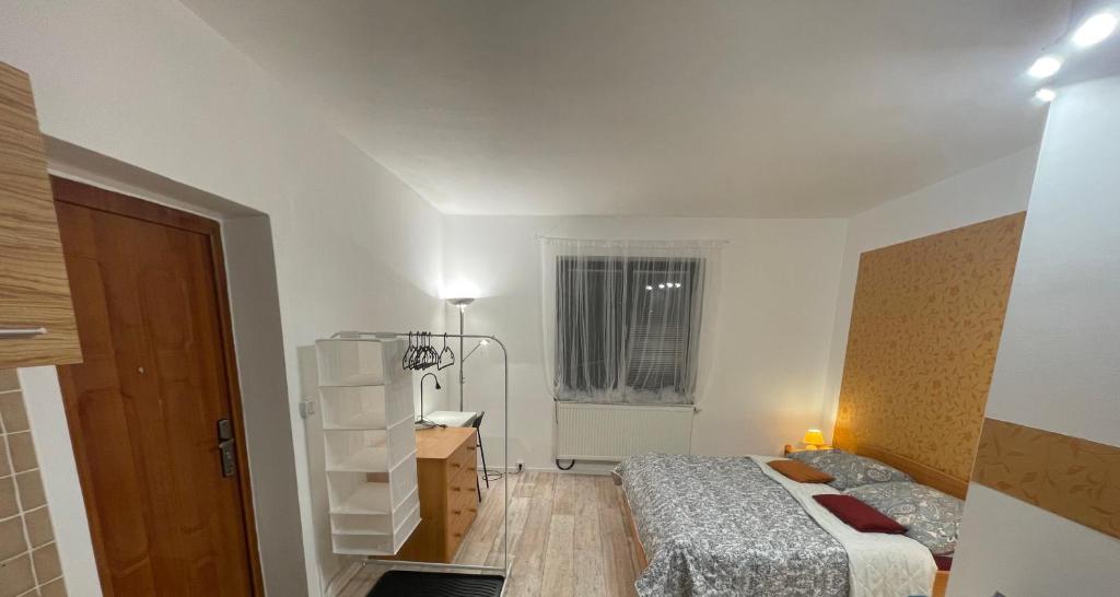 Postel nebo postele na pokoji v ubytování Apartmán v zahradě Malšovice