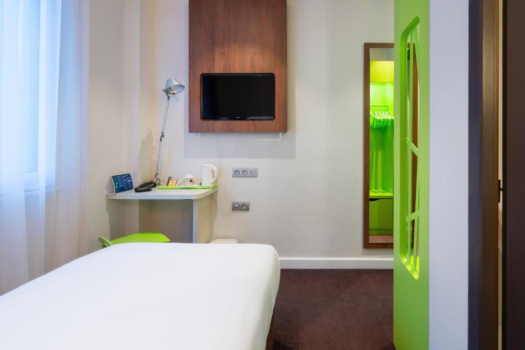 Campanile Annecy Centre - Gare - Standard Single Room