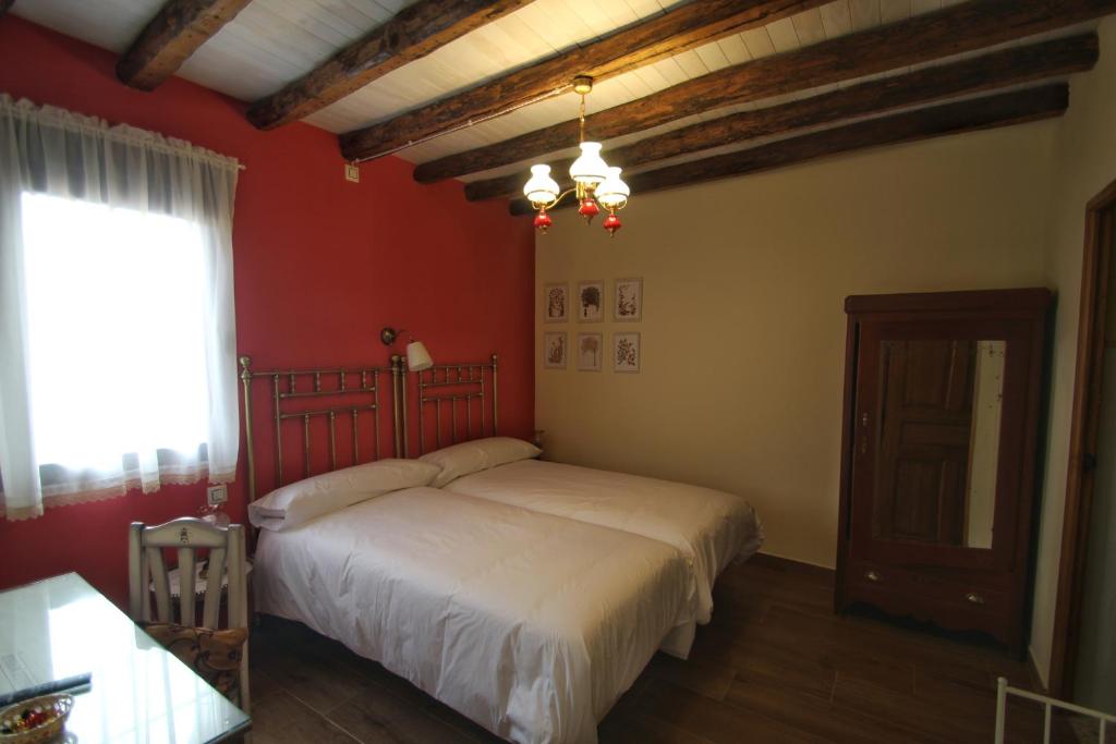 Postel nebo postele na pokoji v ubytování Casa de Vivar a 5 minutos de Puy du Fou
