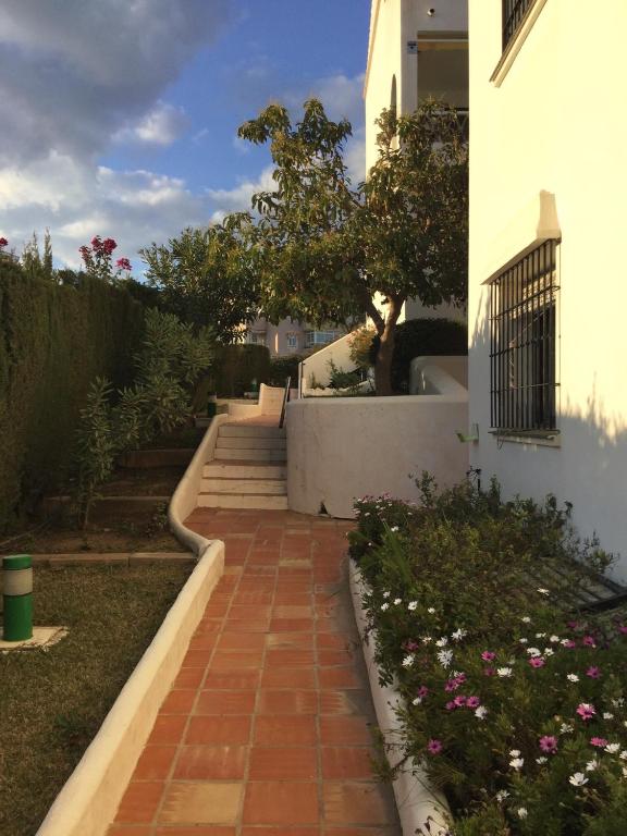 Vonkajšia záhrada v ubytovaní Benalmádena la paloma beach