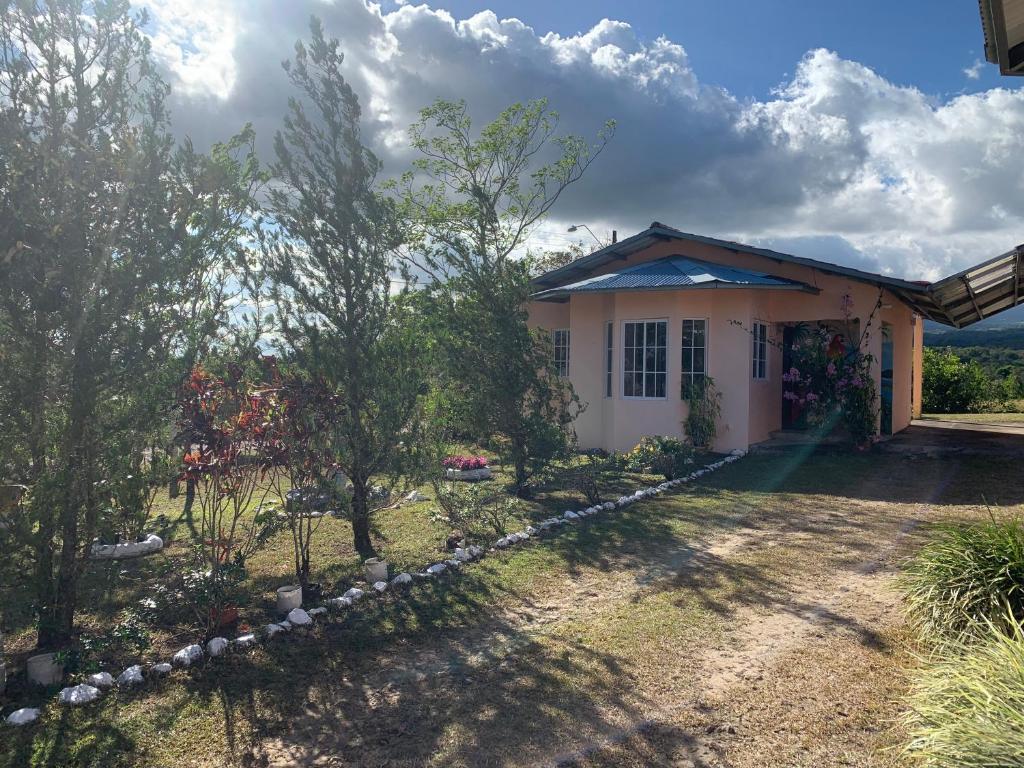 Jardín al aire libre en Linda Vista Cabins