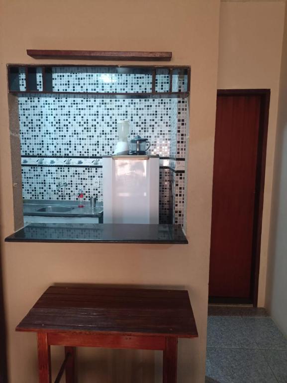 a counter in a room with a bench and a window at Casa prox a praia de itapua in Salvador
