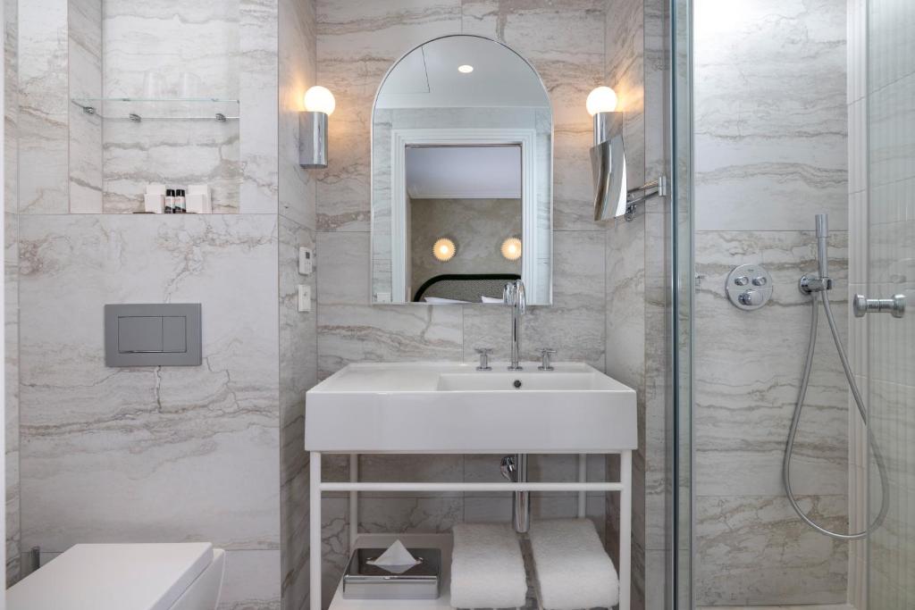 Hotel des Carmes by Malone - Resim 39