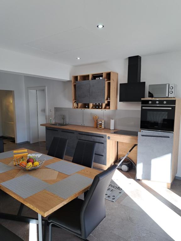 Kuchyň nebo kuchyňský kout v ubytování Ferienapartment "Zur Linde"