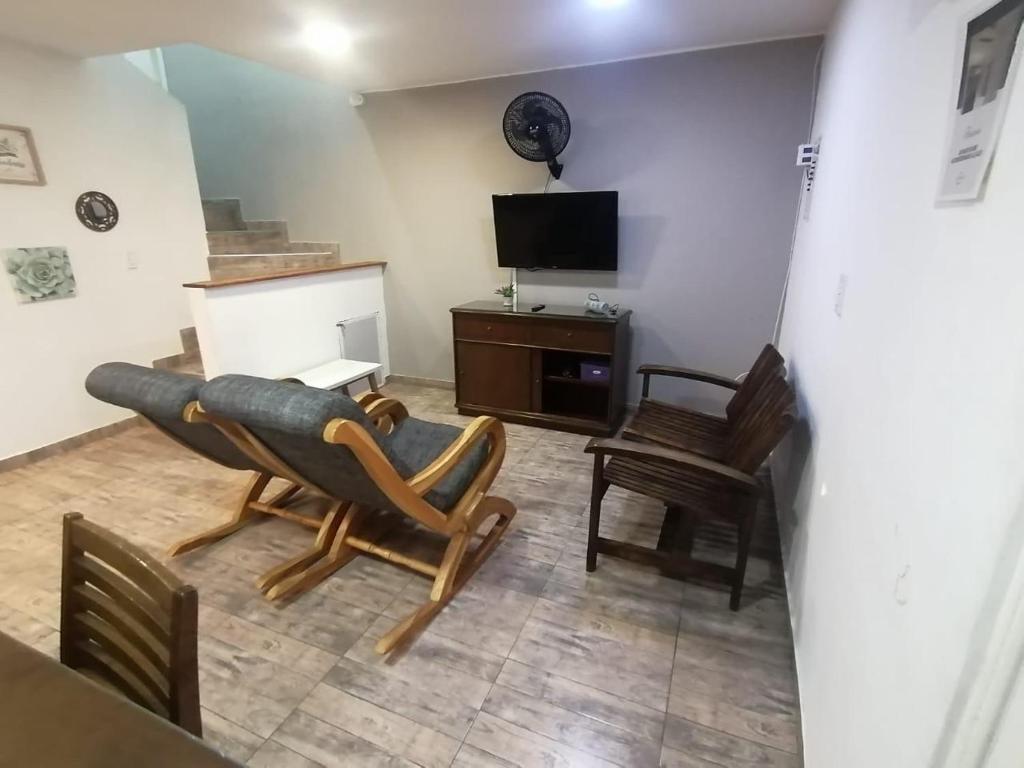 a living room with a couch and a television at Casa de vacaciones Santa Marta! in Santa Marta