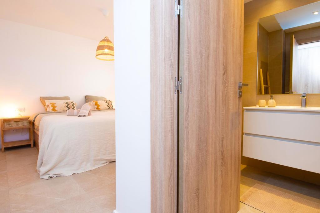 A bed or beds in a room at Chic 3BR Haven - Luxury Ground Floor - La Cala Golf