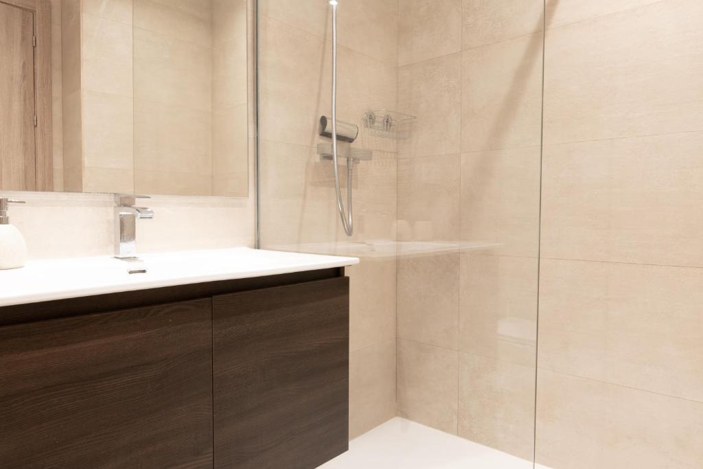 A bathroom at Chic 3BR Haven - Luxury Ground Floor - La Cala Golf