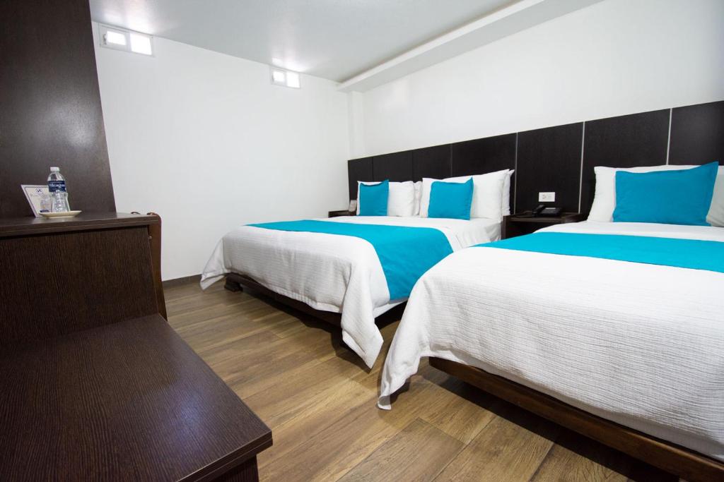 Postel nebo postele na pokoji v ubytování Hotel Plaza Victoria