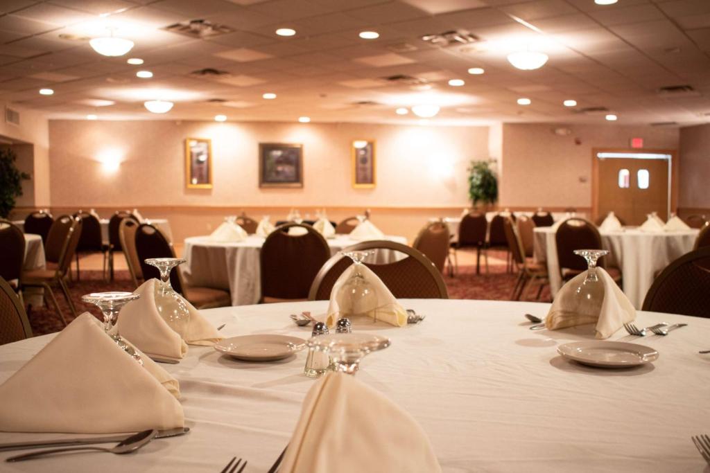 Fireside Inn & Suites Portland 레스토랑 또는 맛집