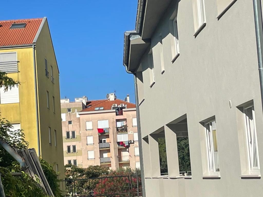 Apartments with parking space Zadar - 22262