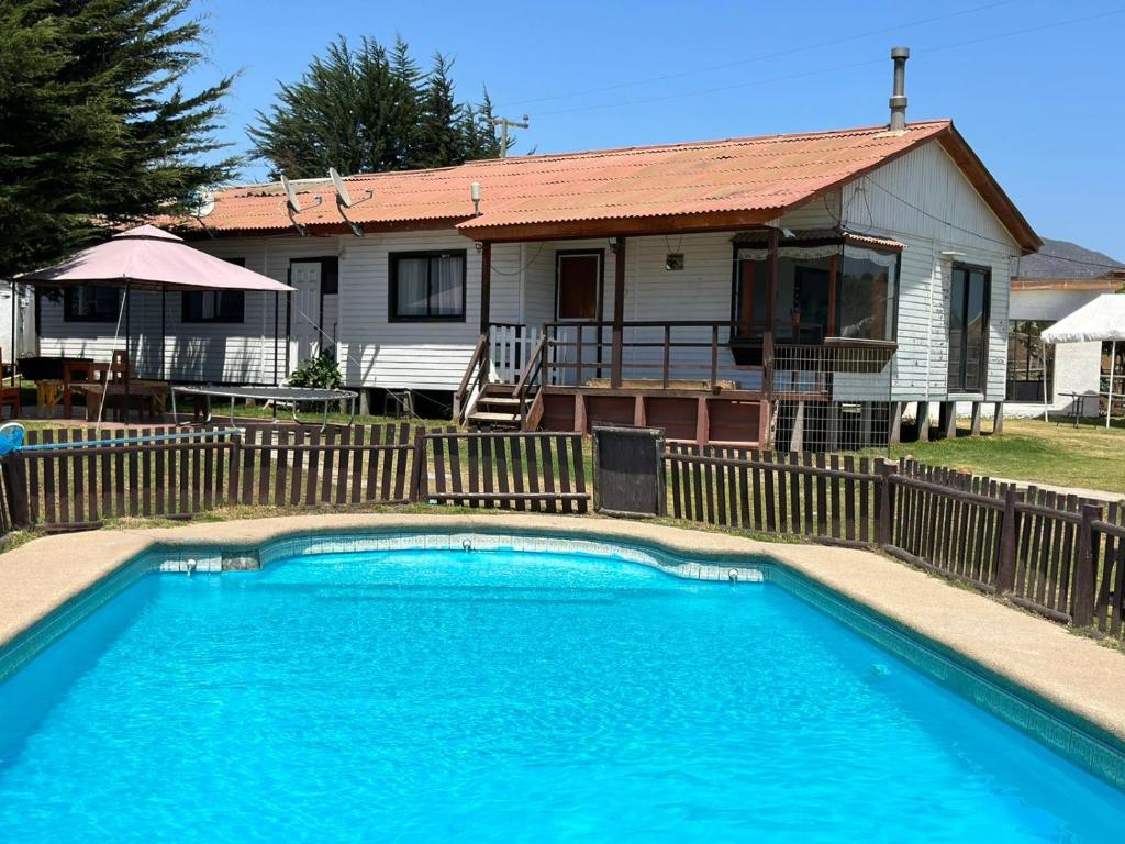 a swimming pool in front of a house at Arriendo de casa 9 personas con piscina in La Serena