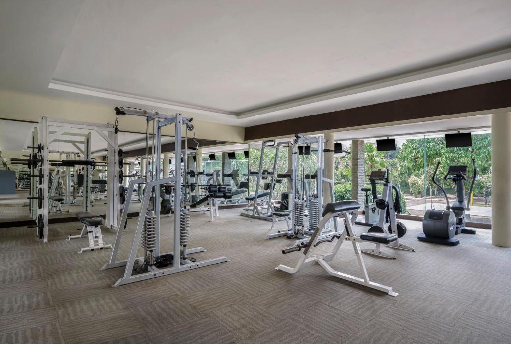Fitness centrum a/nebo fitness zařízení v ubytování Loman Park Hotel Yogyakarta