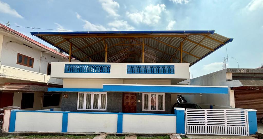 a house with a large roof on top of it at Kokaris Coorg Homestay in Kushālnagar