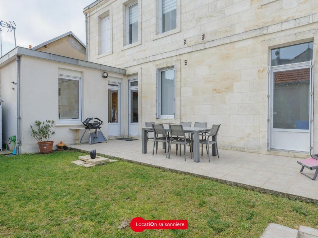 Photo de la galerie de l'établissement Maison Charme 120m², Proche Plage, 6/8 Pers, Jardin Clos, Wifi, Equipements Bébé - FR-1-535-19, à Châtelaillon-Plage