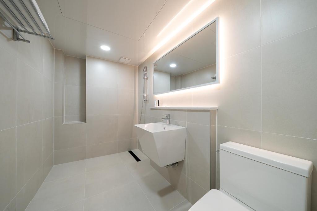 Koupelna v ubytování MONO HOTEL