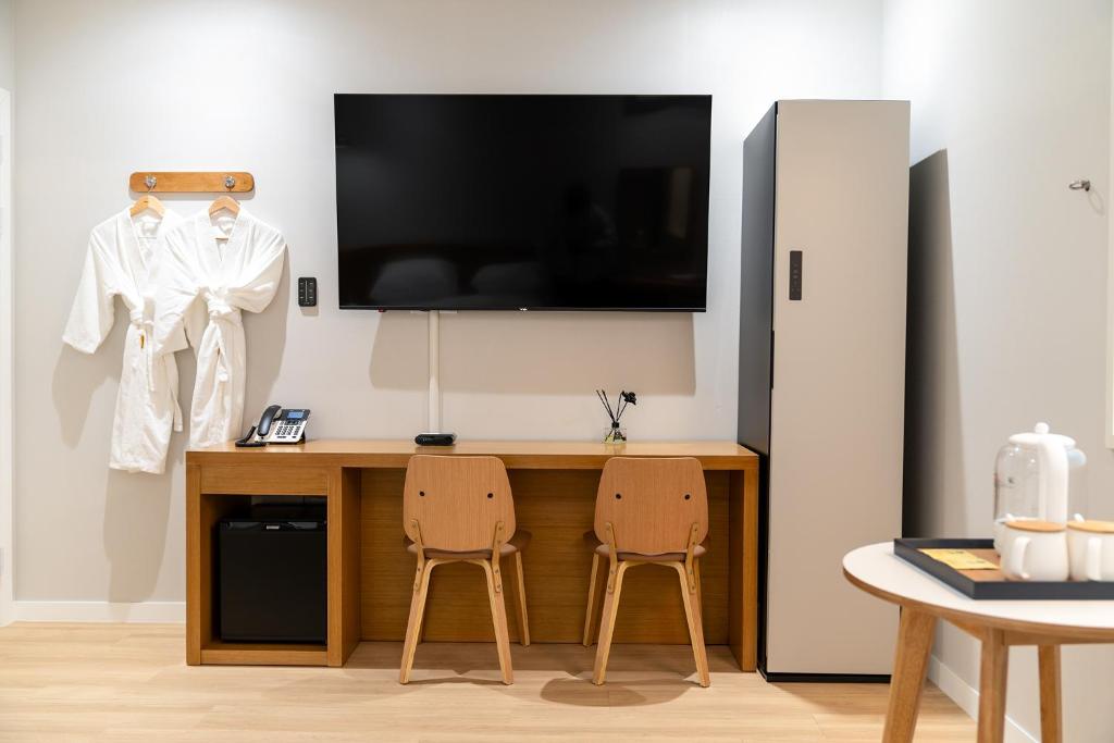 TV a/nebo společenská místnost v ubytování MONO HOTEL