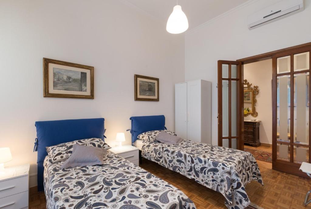 A bed or beds in a room at Leopolda Dream Home