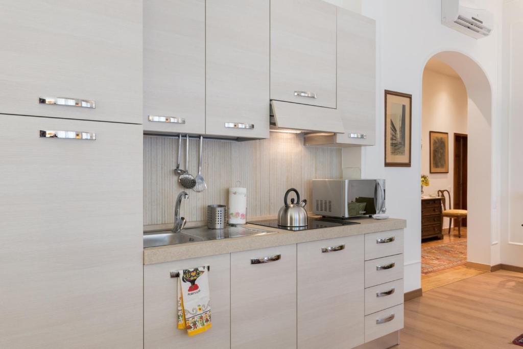 A kitchen or kitchenette at Leopolda Dream Home