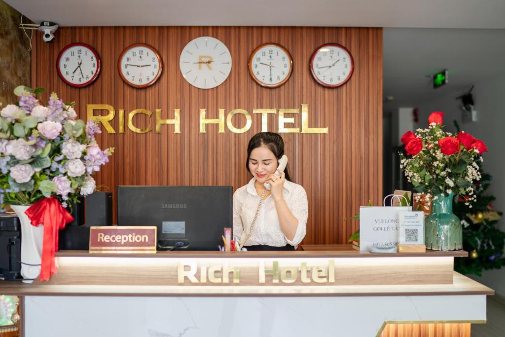 Hosté ubytování Rich Hotel