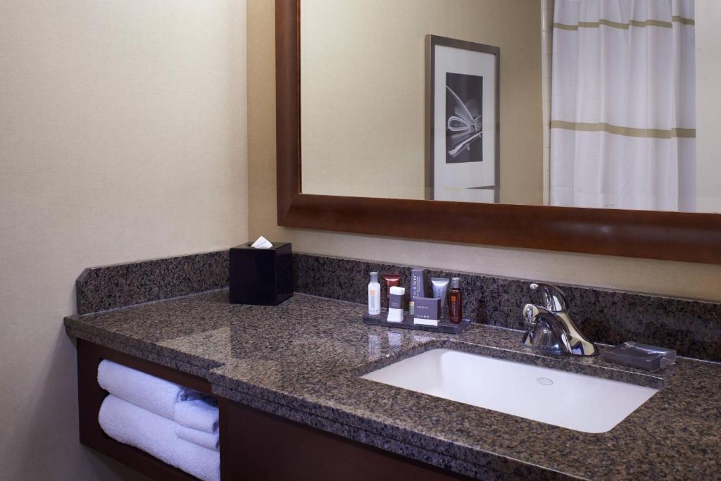 Detroit Marriott at the Renaissance Center photo