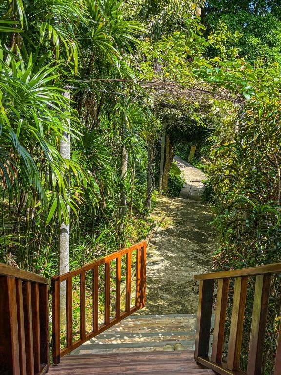 Zahrada ubytování Hillhouse - Koh Yao Noi