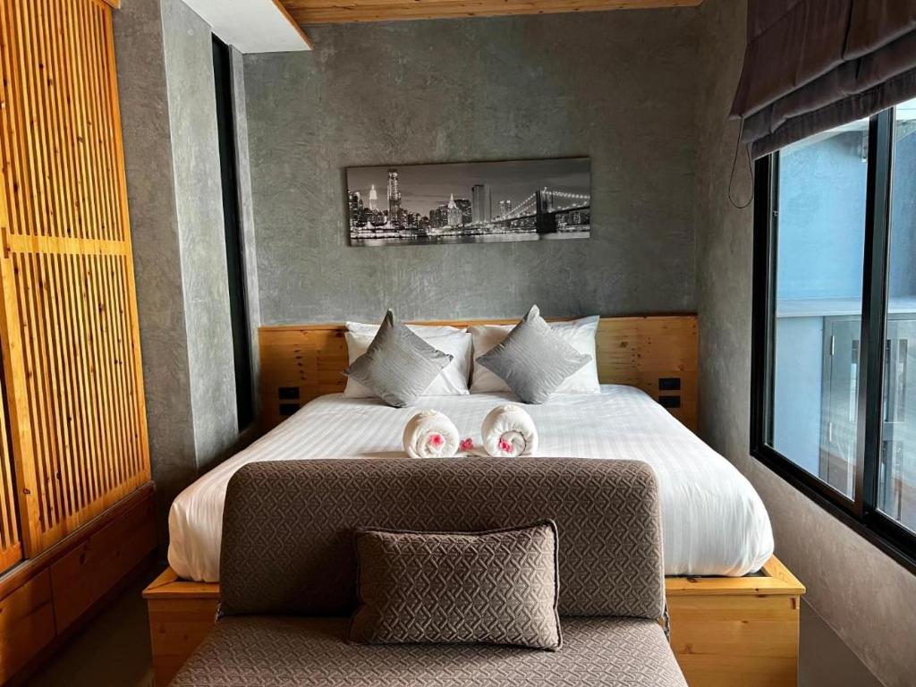 En eller flere senge i et værelse på Relife The Windy