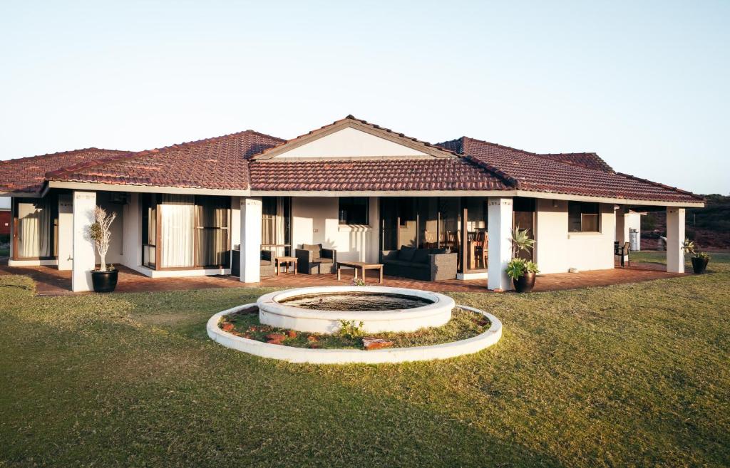 Beachfront Kalbarri Red Bluff Tourist Park - Three-Bedroom House