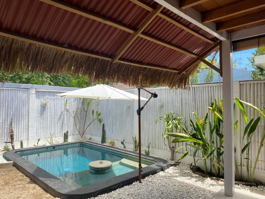Bazén v ubytování Rascal House Gili Trawangan nebo v jeho okolí